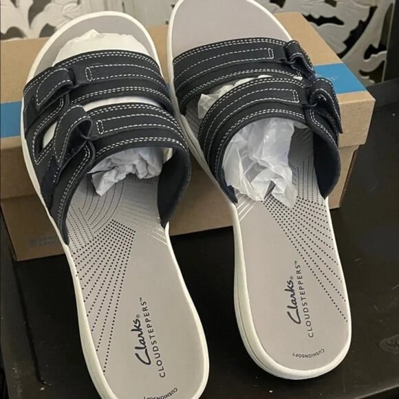 BRAND NEW Cloudsteppers Clarks blue sandals size 11 - Picture 1 of 6